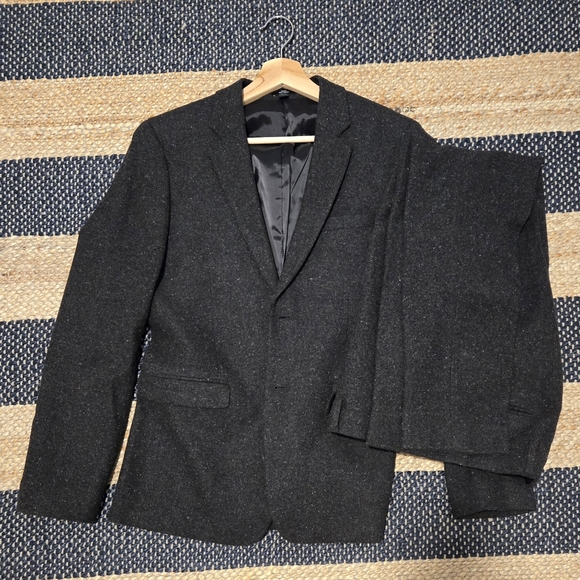 Suits - Picture 4 of 4